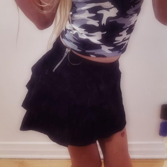 Black punk skirt with zipper and shorts - Picture 6 of 6